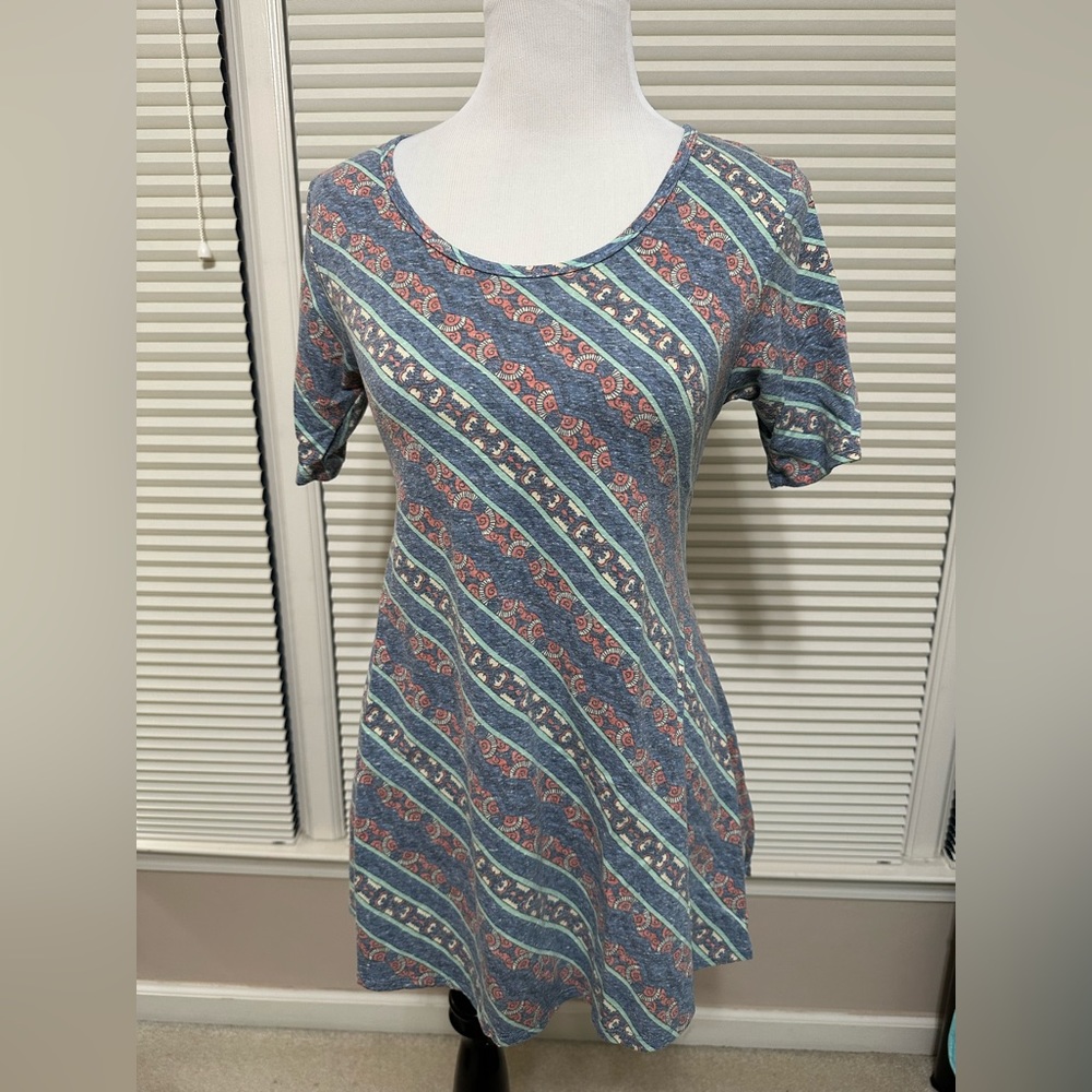 LuLaRoe Perfect Tee - XS